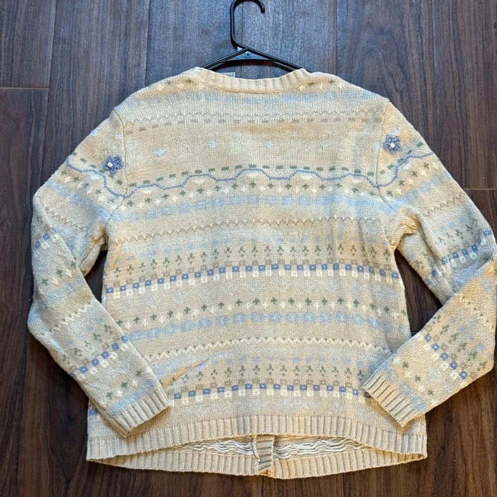 Sweet Floral Vintage Grandma Sweater - Picture 4 of 4